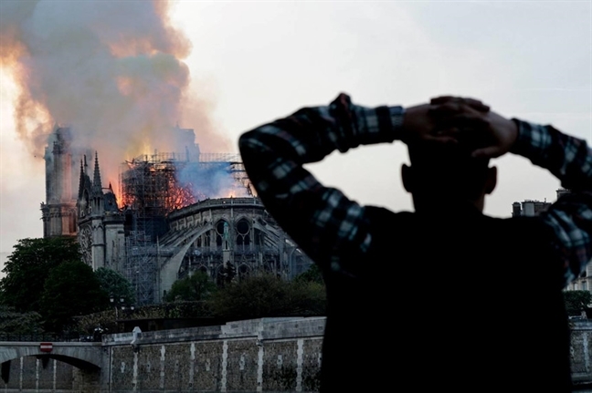 Từ ngọn lửa Notre-Dame, hãy nhìn lại mình! Tu ngon lua Notre-Dame, hay nhin lai minh!