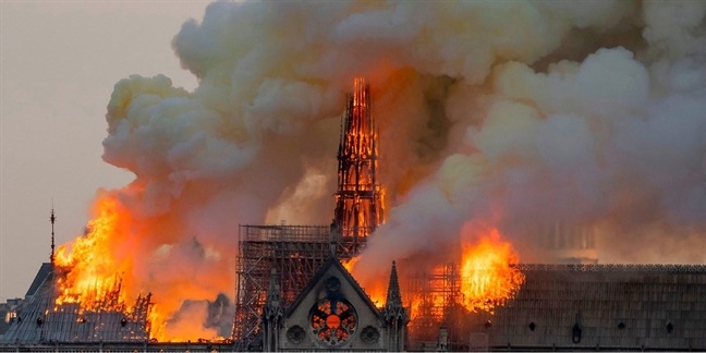 Từ ngọn lửa Notre-Dame, hãy nhìn lại mình! Tu ngon lua Notre-Dame, hay nhin lai minh!