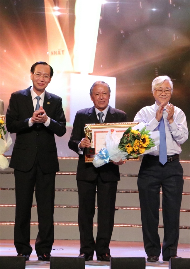 Giải thưởng Văn học Nghệ thuật TP.HCM 5 năm lần thứ hai: Chưa phản ánh được nhịp sống hiện đại Giai thuong Van hoc Nghe thuat TP.HCM 5 nam lan thu hai: Chua phan anh duoc nhip song hien dai