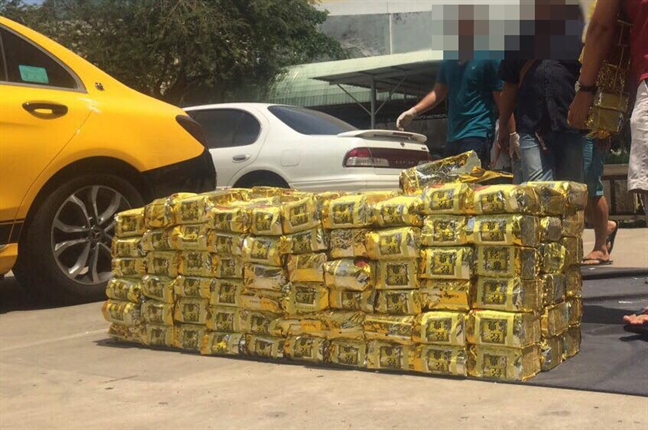 Công an TP.HCM tiếp tục bắt hơn 1 tấn ma tuý nguỵ trang trong loa thùng Cong an TP.HCM tiep tuc bat hon 1 tan ma tuy nguy trang trong loa thung