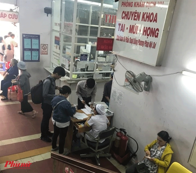 Hàng loạt bác sĩ nghỉ việc: Do nghị quyết cản trở hay bệnh viện thiếu sức hút? Hang loat bac si nghi viec: Do nghi quyet can tro hay benh vien thieu suc hut?