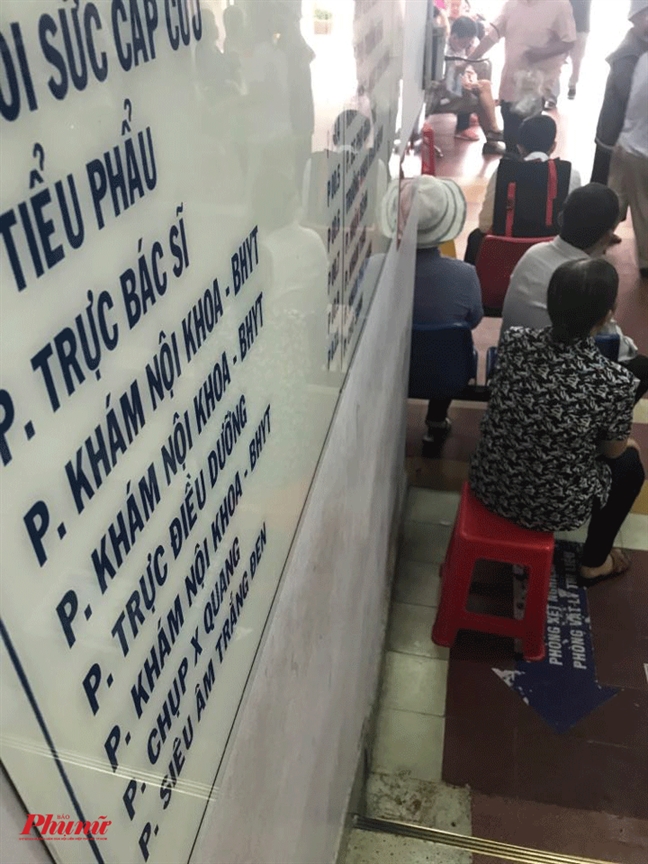 Hàng loạt bác sĩ nghỉ việc: Do nghị quyết cản trở hay bệnh viện thiếu sức hút? Hang loat bac si nghi viec: Do nghi quyet can tro hay benh vien thieu suc hut?
