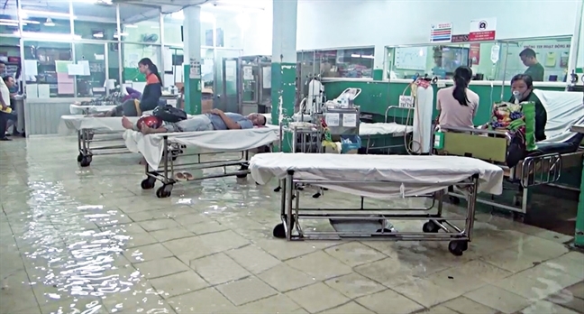 Hàng loạt bác sĩ nghỉ việc: Do nghị quyết cản trở hay bệnh viện thiếu sức hút? Hang loat bac si nghi viec: Do nghi quyet can tro hay benh vien thieu suc hut?