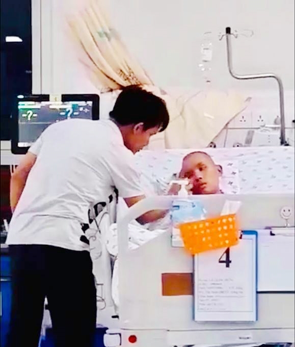 Viêm màng não mủ khiến một cậu bé phải mở nắp hộp sọ Viem mang nao mu khien mot cau be phai mo nap hop so