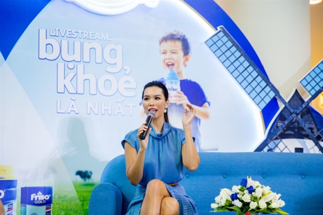 Siêu mẫu Hà Anh: ‘Quá để ý tới cân nặng của con chỉ làm bố mẹ bớt vui’ Sieu mau Ha Anh: ‘Qua de y toi can nang cua con chi lam bo me bot vui’