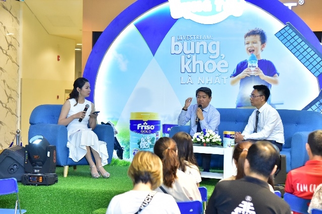 Siêu mẫu Hà Anh: ‘Quá để ý tới cân nặng của con chỉ làm bố mẹ bớt vui’ Sieu mau Ha Anh: ‘Qua de y toi can nang cua con chi lam bo me bot vui’