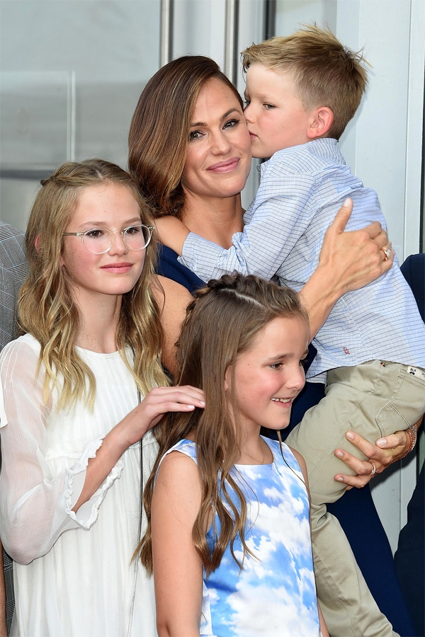 Jennifer Garner: Đẹp từ... đổ vỡ Jennifer Garner: Dep tu... do vo