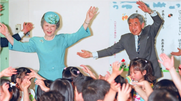 Hoàng đế Akihito và những nỗ lực đưa hoàng gia Nhật Bản đến với người dân, thế giới Hoang de Akihito va nhung no luc dua hoang gia Nhat Ban den voi nguoi dan, the gioi