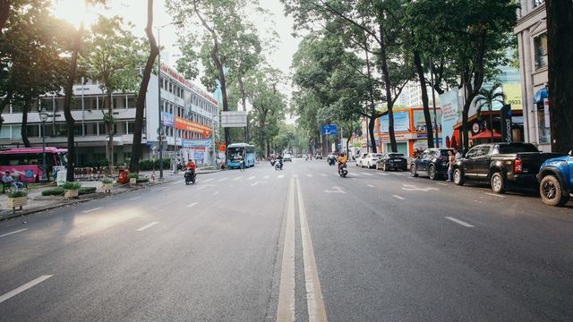 Sài Gòn ngày vắng vẻ Sai Gon ngay vang ve
