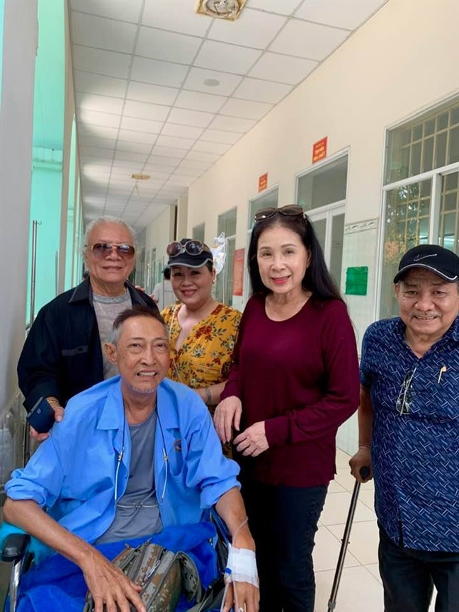 Nghệ sĩ Lê Bình qua đời: Lời chia ly của người ở lại Nghe si Le Binh qua doi: Loi chia ly cua nguoi o lai