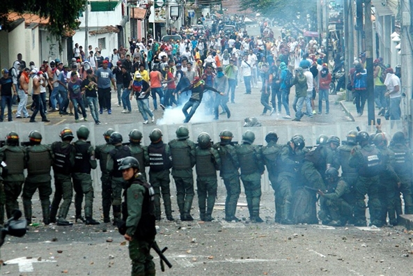 Cuộc khủng hoảng Venezuela chưa có dấu hiệu lắng dịu Cuoc khung hoang Venezuela chua co dau hieu lang diu