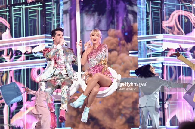 Giải thưởng Billboard 2019: BTS giành cú đúp ấn tượng Giai thuong Billboard 2019: BTS gianh cu dup an tuong