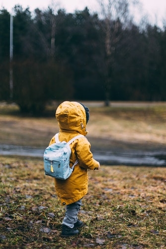 Trả con nuôi về cho ba mẹ ruột, tôi có ích kỉ? Tra con nuoi ve cho ba me ruot, toi co ich ki?