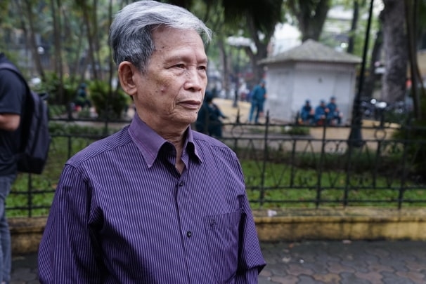 Người dân thương tiếc, đội mưa đến tiễn Đại tướng Lê Đức Anh Nguoi dan thuong tiec, doi mua den tien Dai tuong Le Duc Anh