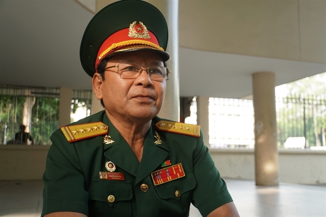 Người dân thương tiếc, đội mưa đến tiễn Đại tướng Lê Đức Anh Nguoi dan thuong tiec, doi mua den tien Dai tuong Le Duc Anh