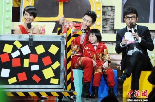 Một loạt gameshow ăn khách Hoa ngữ tạm dừng sau ‘Quy định về quản lí trẻ vị thành niên’ có hiệu lực Mot loat gameshow an khach Hoa ngu tam dung sau ‘Quy dinh ve quan li tre vi thanh nien’ co hieu luc