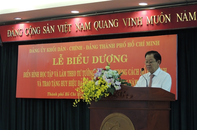 210 tập thể, cá nhân học tập theo gương Bác, nỗ lực không ngừng để tiến bộ 210 tap the, ca nhan hoc tap theo guong Bac, no luc khong ngung de tien bo