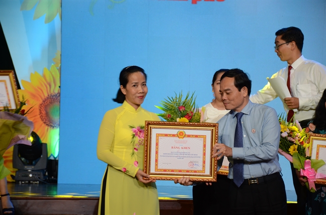Những tấm gương làm theo lời Bác, nhắc nhở trách nhiệm của chúng ta với Bác Nhung tam guong lam theo loi Bac, nhac nho trach nhiem cua chung ta voi Bac