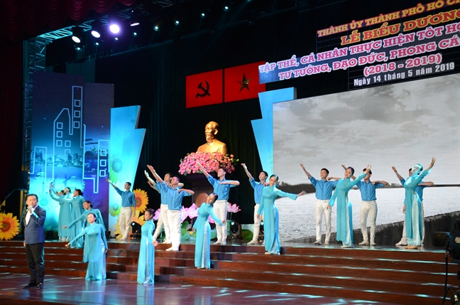 Những tấm gương làm theo lời Bác, nhắc nhở trách nhiệm của chúng ta với Bác Nhung tam guong lam theo loi Bac, nhac nho trach nhiem cua chung ta voi Bac