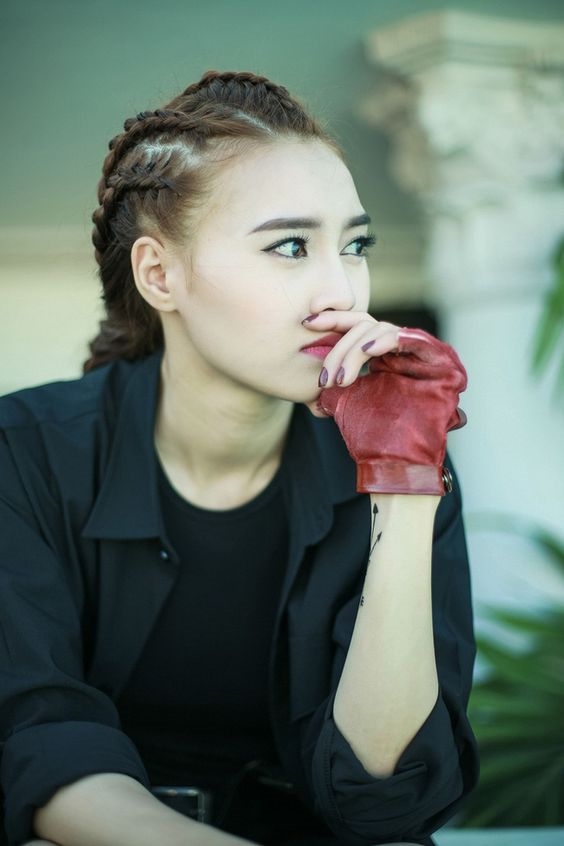 Ninh Dương Lan Ngọc: Mặc đơn sắc, ít họa tiết nhưng vẫn nổi bần bật Ninh Duong Lan Ngoc: Mac don sac, it hoa tiet nhung van noi ban bat