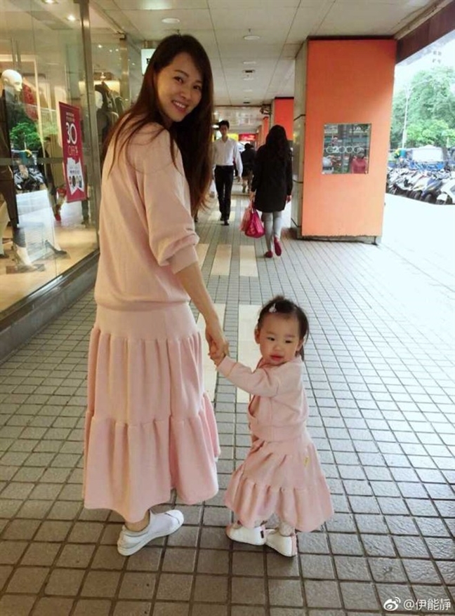 Nhiều nữ nghệ sĩ Hoa ngữ tổn hại sức khỏe nặng nề sau sinh con Nhieu nu nghe si Hoa ngu ton hai suc khoe nang ne sau sinh con