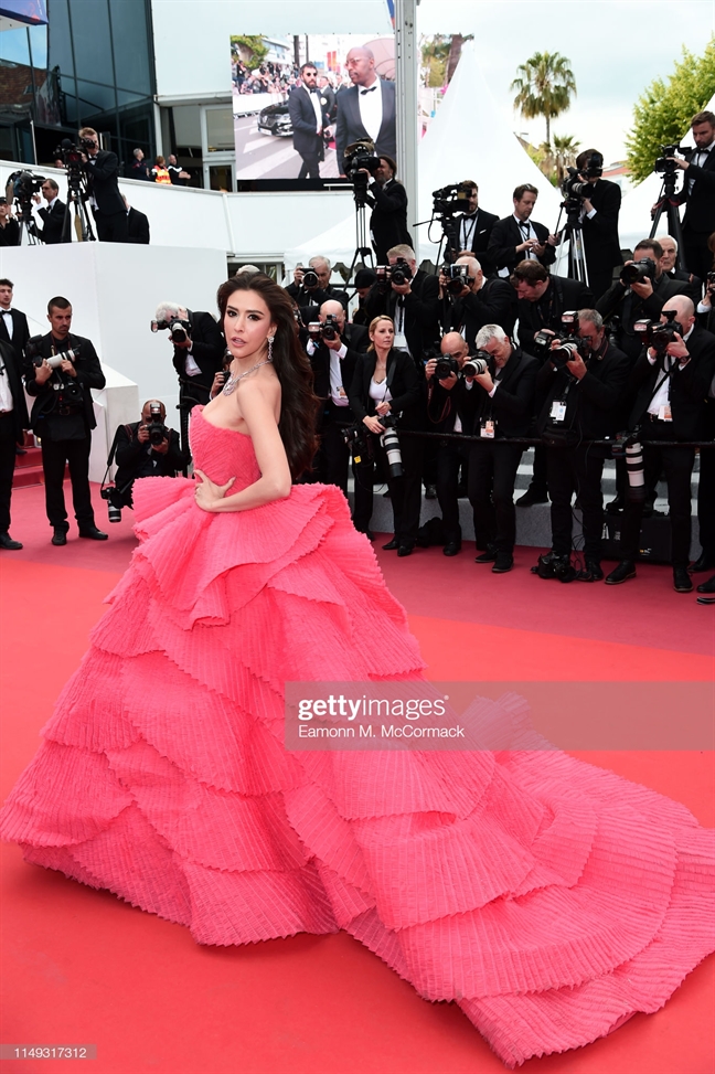 Những bộ cánh quá khổ, cầu kỳ tại Cannes 2019: Chiêu của dàn sao gốc Á Nhung bo canh qua kho, cau ky tai Cannes 2019: Chieu cua dan sao goc A