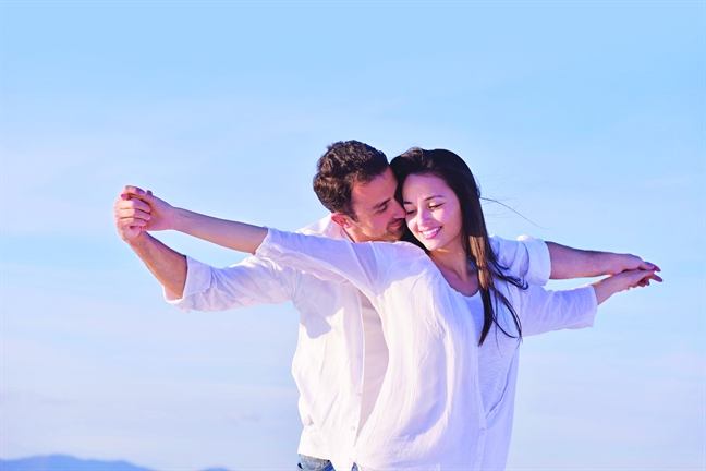 Kim cương và vang Ý hay nhẫn cỏ và trà đá? Kim cuong va vang Y hay nhan co va tra da?
