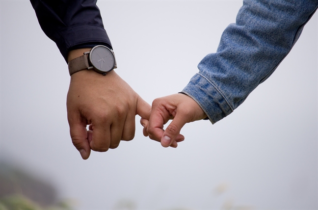 Kim cương và vang Ý hay nhẫn cỏ và trà đá? Kim cuong va vang Y hay nhan co va tra da?