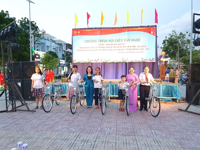Trồng cây nhớ Bác Trong cay nho Bac
