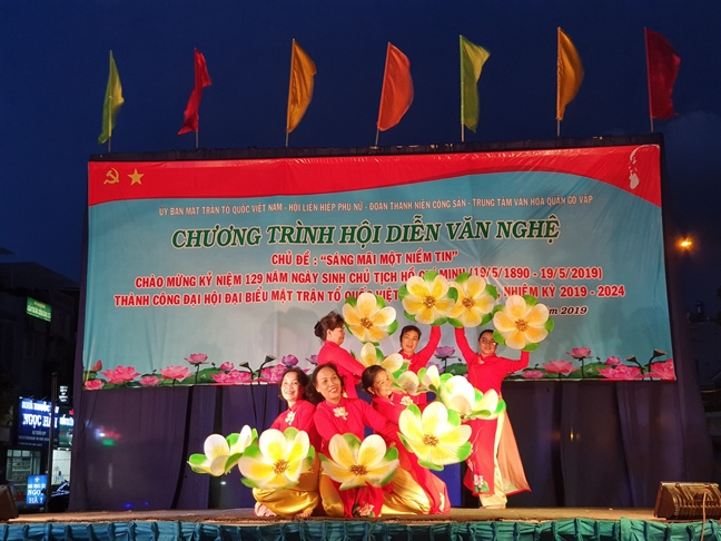 Trồng cây nhớ Bác Trong cay nho Bac