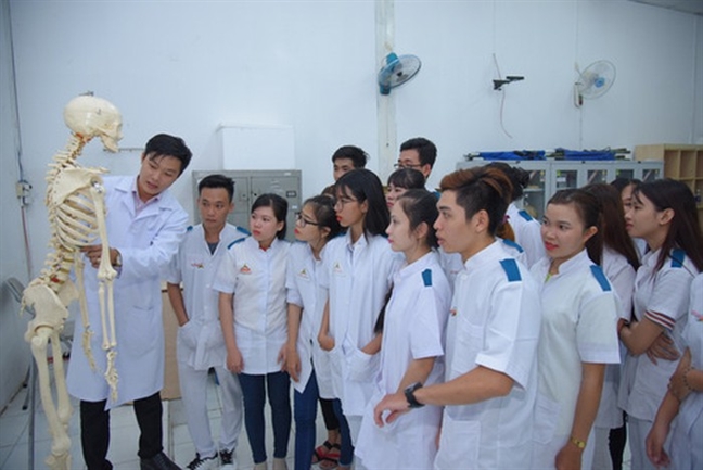 Nhà trường và doanh nghiệp hứa ‘bao' việc làm cho sinh viên Nha truong va doanh nghiep hua ‘bao' viec lam cho sinh vien