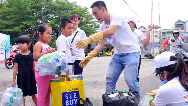 Học sinh lớp Năm không biết túi nhựa là gì Hoc sinh lop Nam khong biet tui nhua la gi