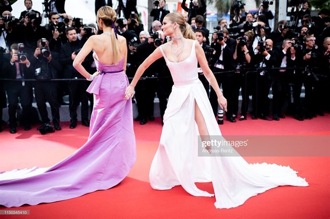 Thảm đỏ Cannes 2019 ngày thứ 6: Cầu hôn, đùa với... vòng ba Tham do Cannes 2019 ngay thu 6: Cau hon, dua voi... vong ba