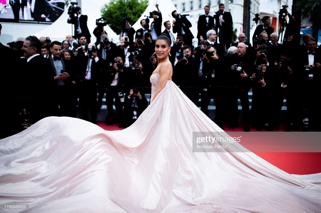Thảm đỏ Cannes 2019 ngày thứ 6: Cầu hôn, đùa với... vòng ba Tham do Cannes 2019 ngay thu 6: Cau hon, dua voi... vong ba