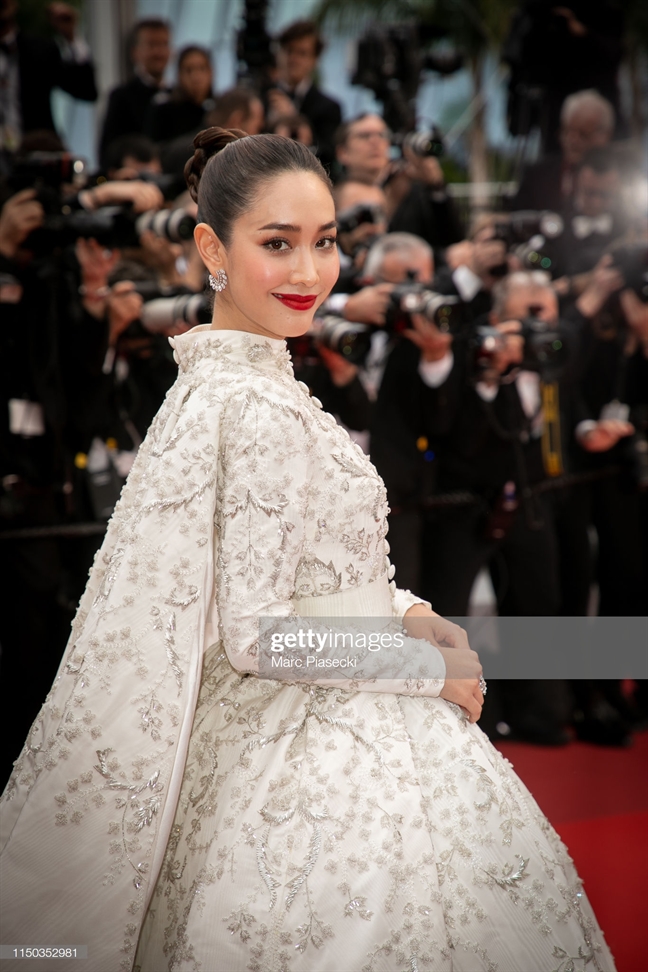 Thảm đỏ Cannes 2019 ngày thứ 6: Cầu hôn, đùa với... vòng ba Tham do Cannes 2019 ngay thu 6: Cau hon, dua voi... vong ba