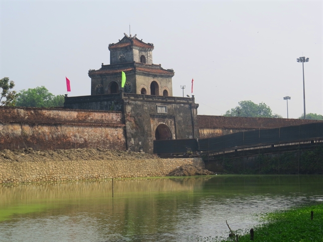Sẽ kiểm điểm tập thể, cá nhân 'phá' Hộ thành hào Se kiem diem tap the, ca nhan 'pha' Ho thanh hao