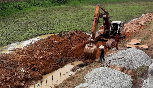 Sẽ kiểm điểm tập thể, cá nhân 'phá' Hộ thành hào Se kiem diem tap the, ca nhan 'pha' Ho thanh hao
