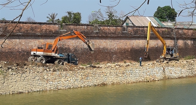 Sẽ kiểm điểm tập thể, cá nhân 'phá' Hộ thành hào Se kiem diem tap the, ca nhan 'pha' Ho thanh hao
