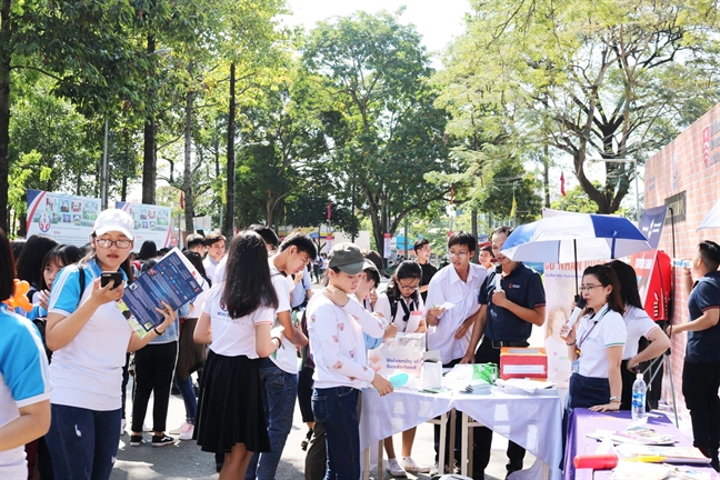 Chỉ tiêu đại học tăng, lại lo thừa thầy thiếu thợ Chi tieu dai hoc tang, lai lo thua thay thieu tho