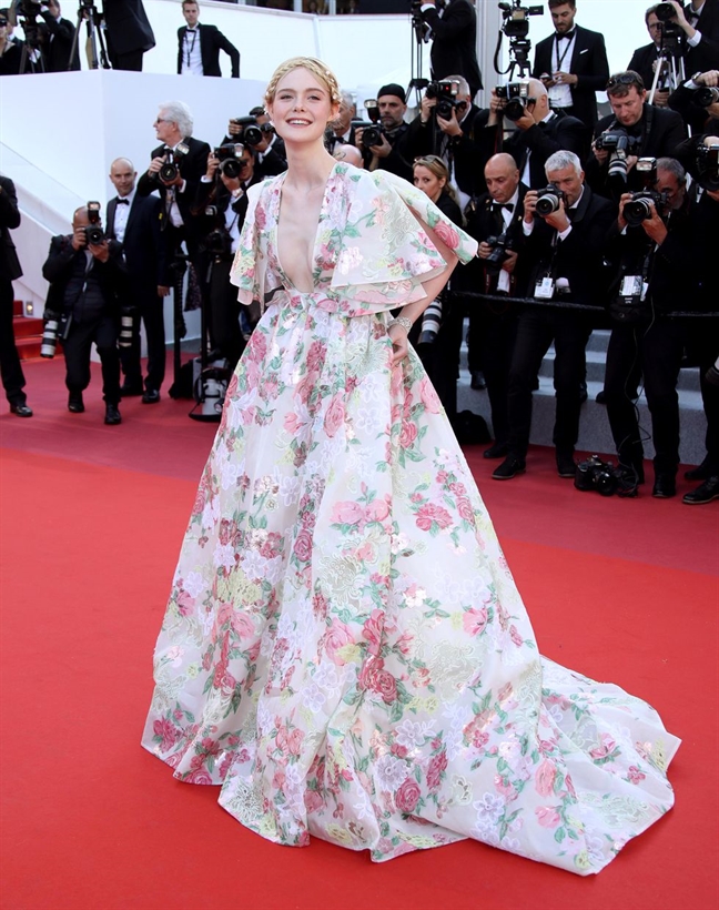 Thời trang ấn tượng của Elle Fanning tại Cannes 2019 Thoi trang an tuong cua Elle Fanning tai Cannes 2019