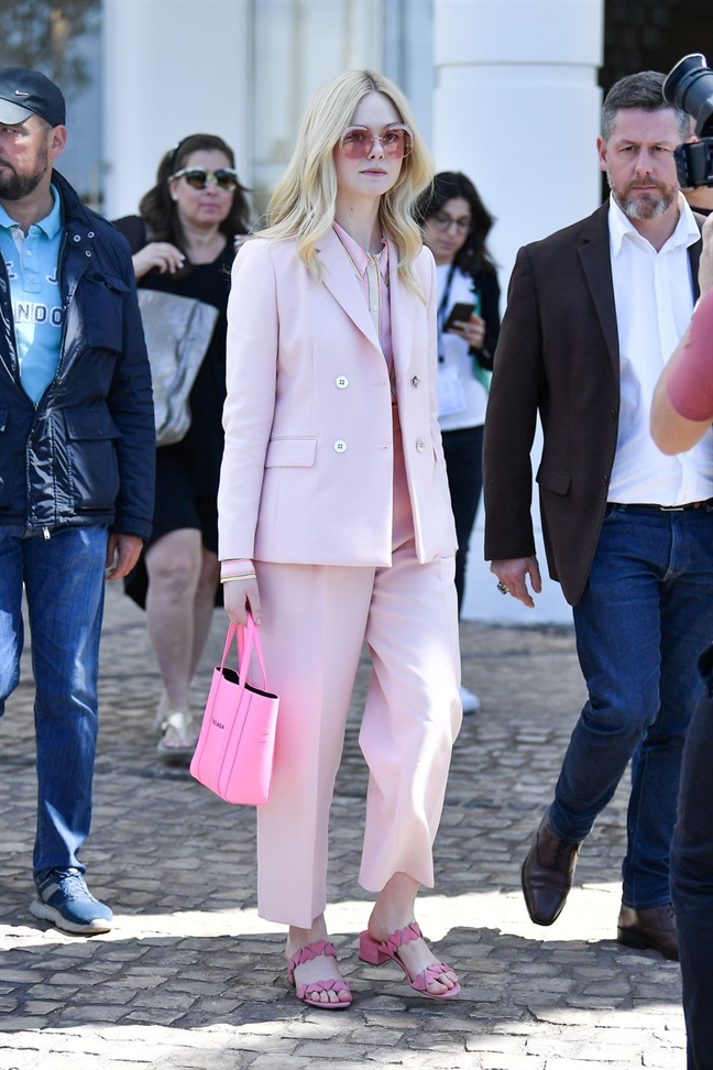 Thời trang ấn tượng của Elle Fanning tại Cannes 2019 Thoi trang an tuong cua Elle Fanning tai Cannes 2019
