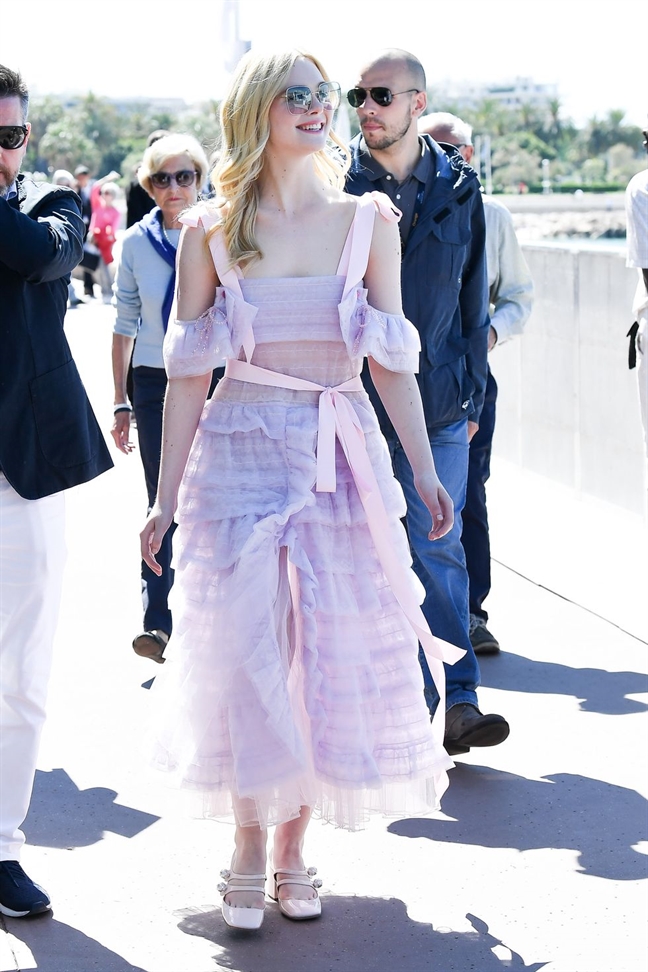 Thời trang ấn tượng của Elle Fanning tại Cannes 2019 Thoi trang an tuong cua Elle Fanning tai Cannes 2019