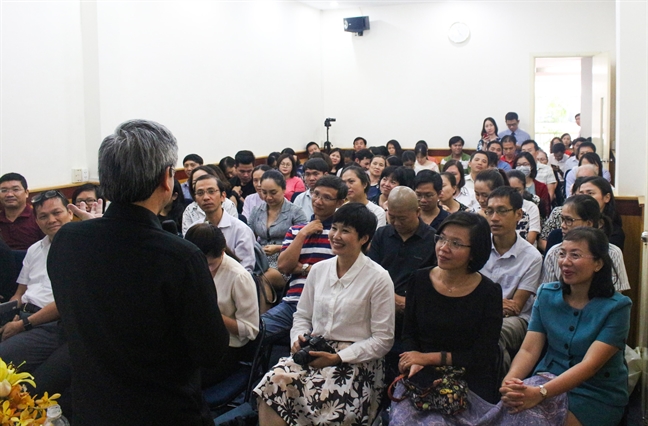 Sống trong thời… loạn chuẩn, dạy người trẻ điều gì? Song trong thoi… loan chuan, day nguoi tre dieu gi?