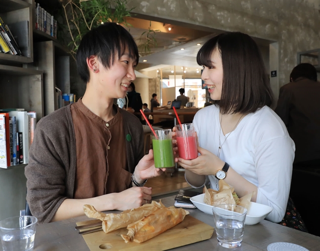 Làm bếp mệt ghê, vợ chồng cứ ăn tiệm cho khỏe! Lam bep met ghe, vo chong cu an tiem cho khoe!