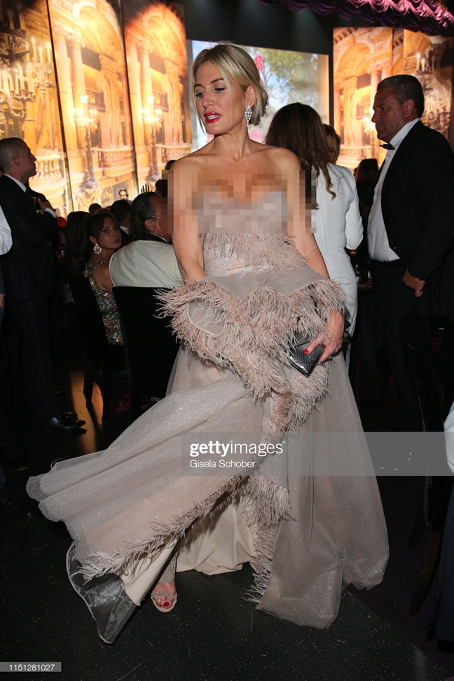 Tiệc từ thiện Cannes 2019: Ranh giới giữa gợi cảm và phản cảm Tiec tu thien Cannes 2019: Ranh gioi giua goi cam va phan cam