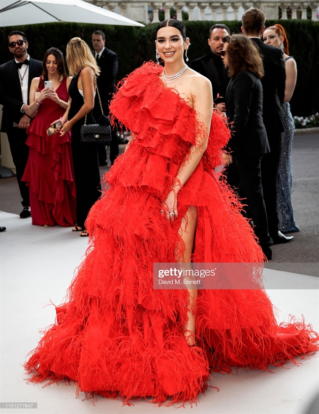 Tiệc từ thiện Cannes 2019: Ranh giới giữa gợi cảm và phản cảm Tiec tu thien Cannes 2019: Ranh gioi giua goi cam va phan cam
