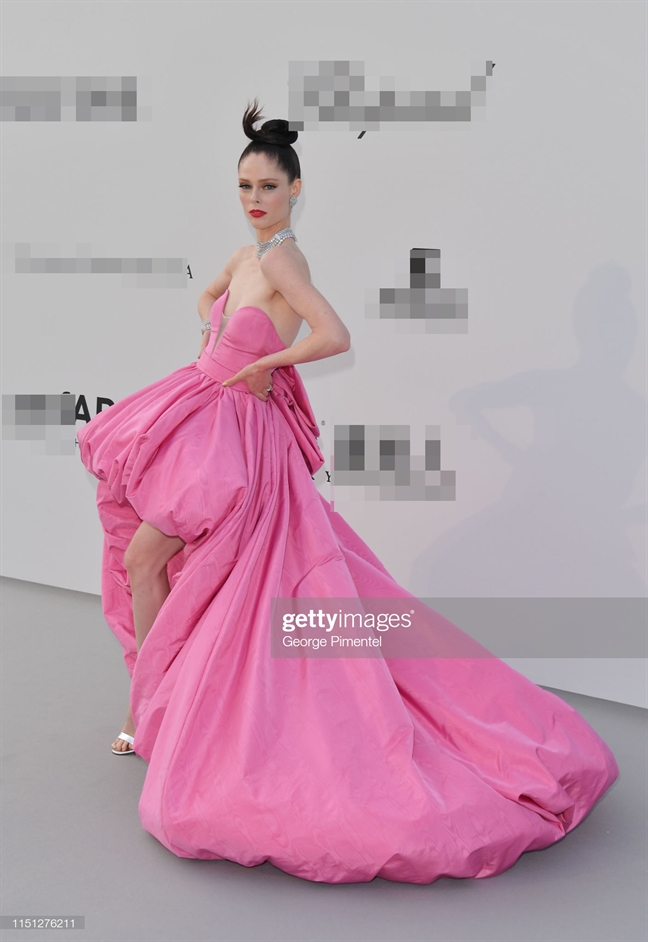 Tiệc từ thiện Cannes 2019: Ranh giới giữa gợi cảm và phản cảm Tiec tu thien Cannes 2019: Ranh gioi giua goi cam va phan cam