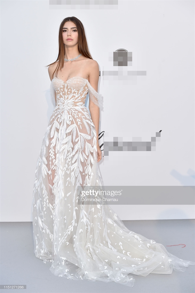Tiệc từ thiện Cannes 2019: Ranh giới giữa gợi cảm và phản cảm Tiec tu thien Cannes 2019: Ranh gioi giua goi cam va phan cam