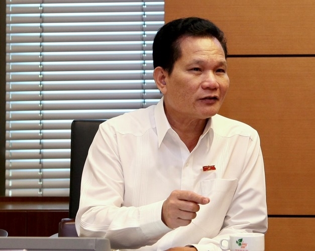 'Mười mấy năm làm việc, cơ quan tôi chẳng ai không hoàn thành nhiệm vụ' 'Muoi may nam lam viec, co quan toi chang ai khong hoan thanh nhiem vu'