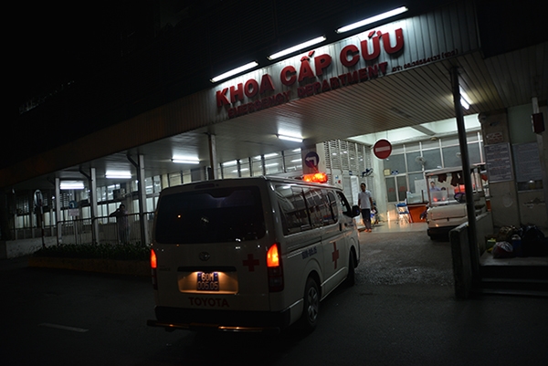 Sau tiếng khóc xé lòng ở khoa cấp cứu là... ông chồng nhậu Sau tieng khoc xe long o khoa cap cuu la... ong chong nhau
